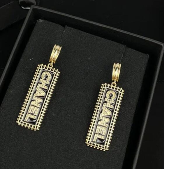 Chanel Gold Signature Bar Large Dangle Earrings Fall/Winter 2023 (CHXX024) - Picture 4 of 7